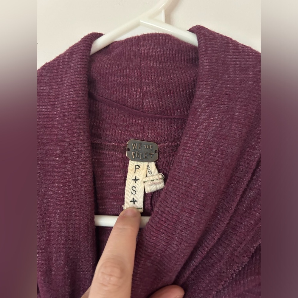 We The Free Free People Women's Red Knit Split Back Turtleneck Top Smal - Picture 6 of 7